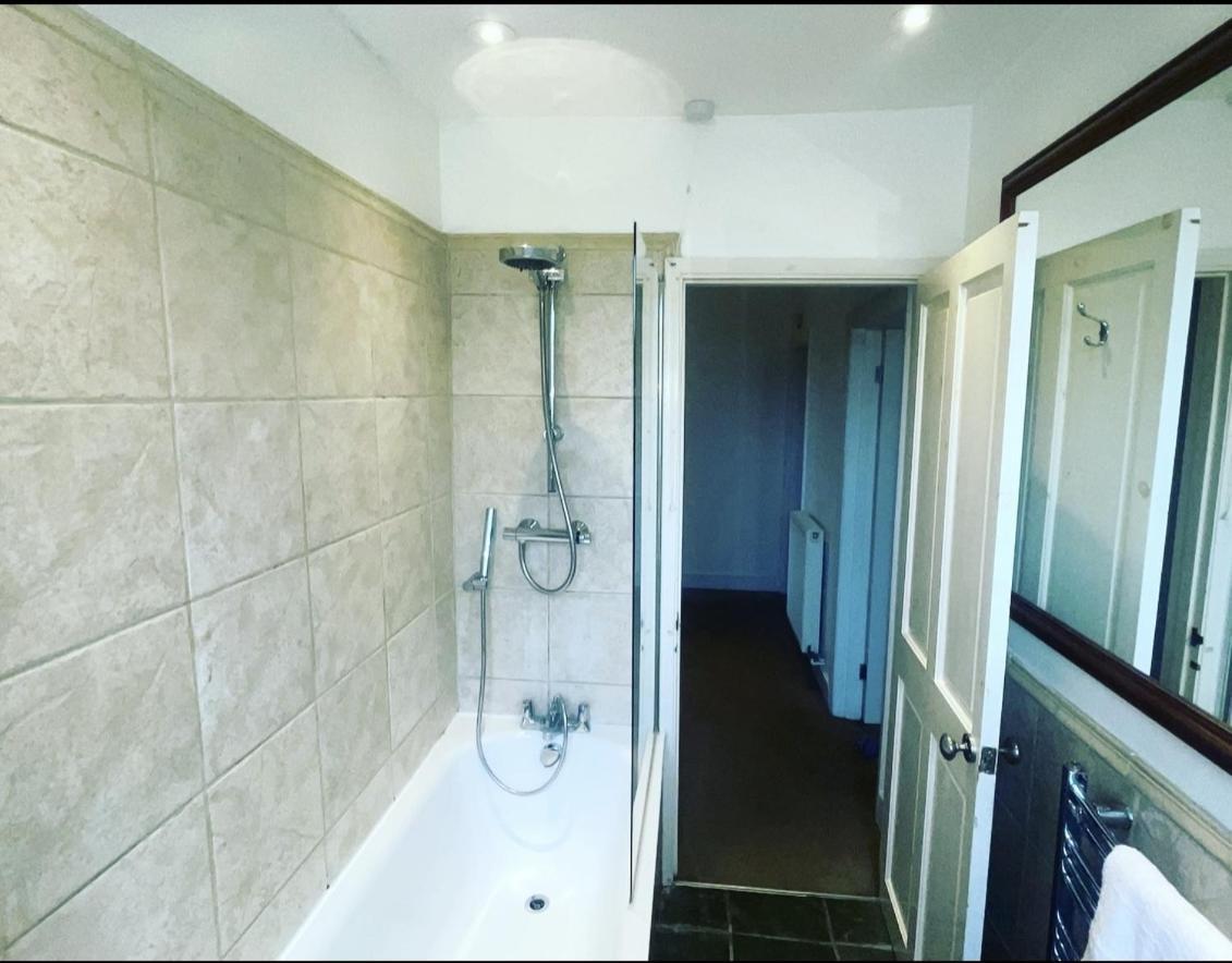 Luxury 1-Bed Apartment With Stunning City Views Perfect For Short Stays In 伦敦 外观 照片